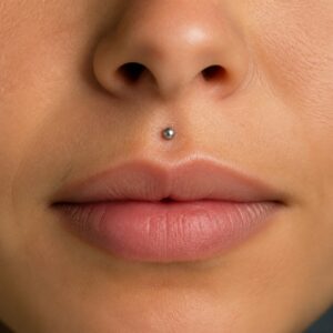 Medusa philtrum piercing